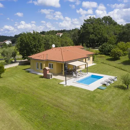 Elegant With Private Pool
