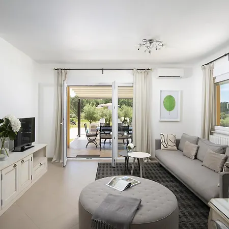 Elegant With Private Pool Sorici