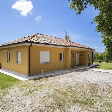 Elegant With Private Pool Vila