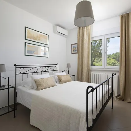 Elegant With Private Pool Vila Sorici