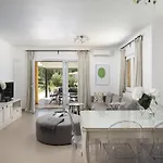 Elegant With Private Pool *