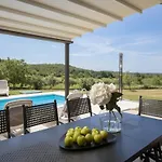 Elegant With Private Pool Sorici