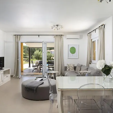 Villa Attractive In With Swimming Pool *